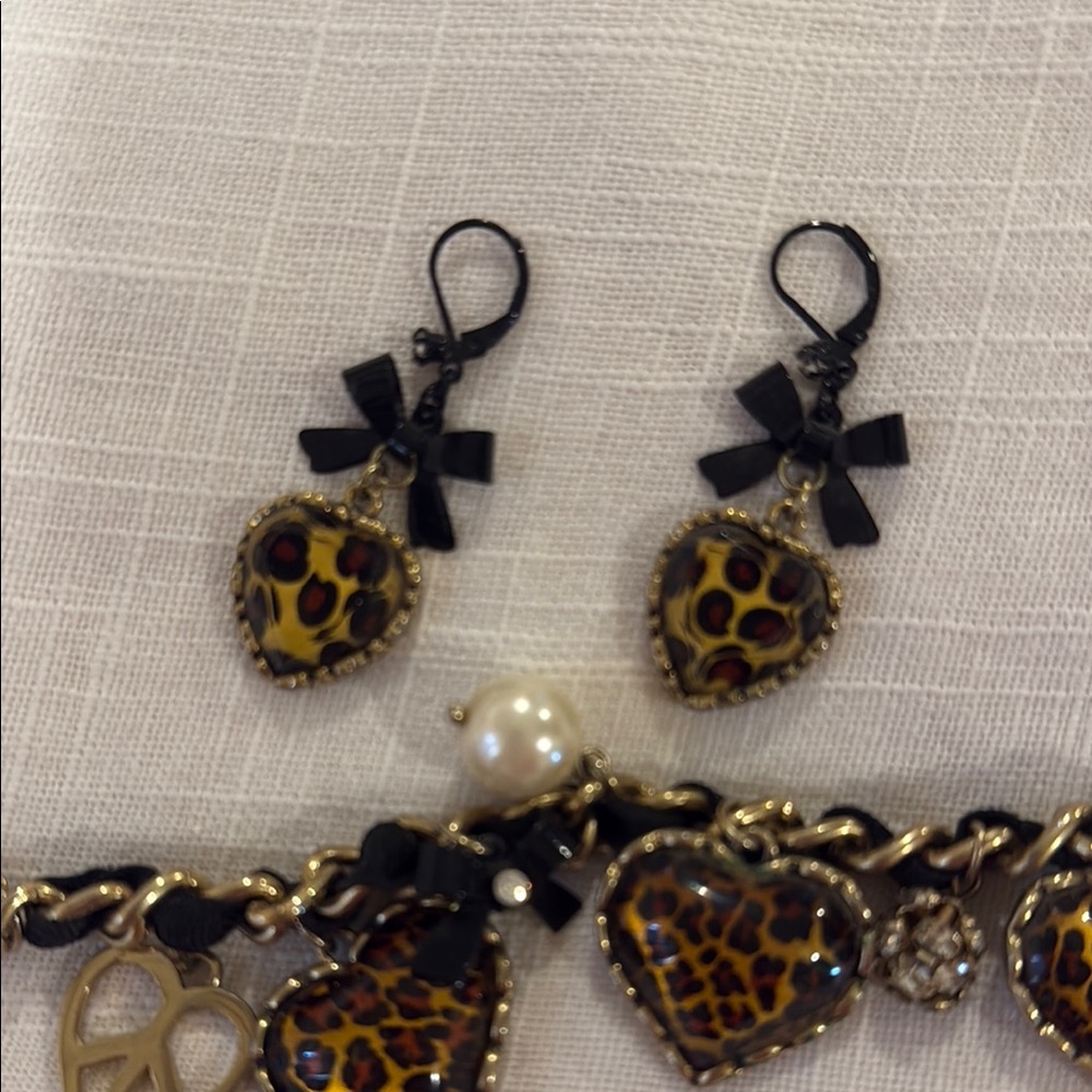 Betsy Johnson Leopard Heart Charm Bracelet and Earring Set - Picture 4 of 5